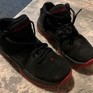 4y Jordan’s black w/red
